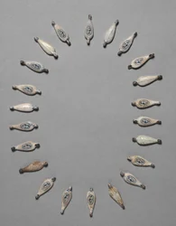 花弁型のビーズ、紀元前1391-1353年頃