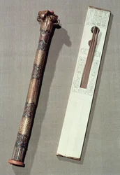 ツタンカーメンの墓（紀元前1370〜52年）ニューキングダム（228566も参照）からの筆記用パレットと葦を書くためのケース