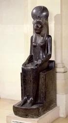 ライオンの頭の女神、セクメットの像。ミュート神殿、ニューキングダム、カルナック、紀元前1391-1353年（閃緑岩）（50887も参照）