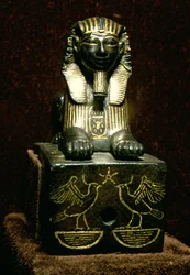 キングトトメス3世のスフィンクスの小像、イギリス、c.1490-1439 BC