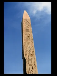カルナック神殿、アメン大神殿のトトメス1世のオベリスク（紀元前1504-1492年）、新王国時代