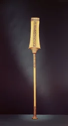 ツタンカーメンの墓（紀元前1370年から1353年）の王室のセプター（紀元前1370年から1353年）新王国（板金に半貴石をはめ込んだ板金）