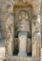 古代エジプト美術：セティ1世の寺院の中庭にあるオシリス神の浅浮き彫り