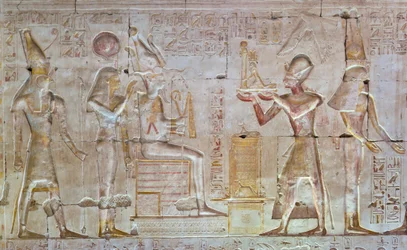Relevo colorido, templo de Seti I, Abydos, Egito