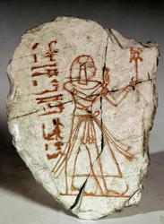 古代エジプト：オストラコン（またはオストラカ）（複数形：オストラカ）（メモや素描に用いられた陶器片）。ラムセス朝時代（第19-20王朝）の王女を表す。紀元前1100年。トリノ、エジプト博物館 - 古代エジプト：オストラコン（またはオストラカ）