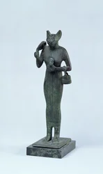 女神バステトの彫像、中間期第3王朝時代（ブロンズ