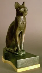 女神バステトを表す猫の小像、プサムテク1世のカルトゥーシュを有する、サイス朝時代、紀元前664-610年頃