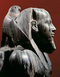 エジプト文明、古王国、第4王朝。ファラオ、カフラー（ケフレン）の閃緑岩像。ギザ出土