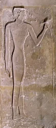 蓮の花の臭いがする女性を描いた柱、旧王国、2423-2263 BC