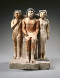 ナイカラとその家族の像、古王国時代第5王朝後期、前2455～2350年頃（彩色石灰岩