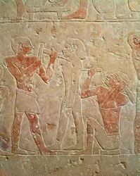 ケムレフのマスタバ、サッカラ、旧王国、紀元前2325年頃（石灰岩塗装）から彫像を彫った2人の彫刻家を描いたレリーフ