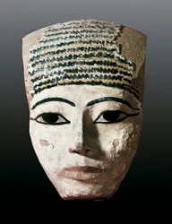古代エジプト。エジプトの石棺のための肖像。17～12世紀頃のJC。多色刷りの木彫品。モンセラットのモニストル、モンセラット博物館。