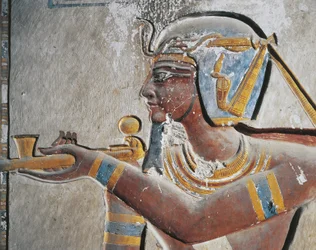 エジプト、古代テーベ、王家の谷、ラムセス6世の墓のファラオのペインテッド・レリーフ
