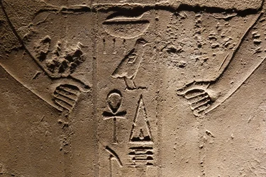 ヒエログリフ、ルクソール神殿（レリーフ）