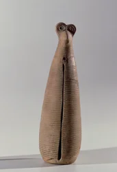 ローブを着た女性の形をした管楽器、イラン、ロレスタン、紀元前1世紀初頭（セラミック）