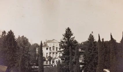 Friuli-Venezia Giuliaにおける第一次世界大戦のアルバム：Soreschiano Manzanoの戦争病院の17人が住んでいたVilla Brazzàの風景、教会の塔から撮影、1916年04月01日(モノクロ写真)