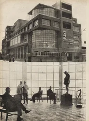 モスクワのズエフ労働者クラブ。ソビエト社会主義は1933年に社会主義を構築しますからのイラスト。