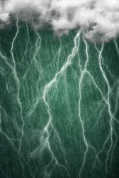 劇的な雷雨