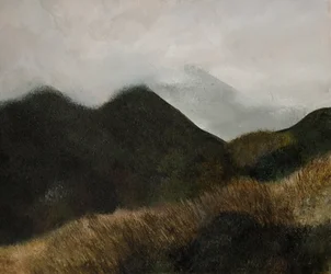 霧に包まれた山々