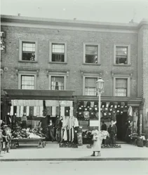 7-8 Gainsborough Road：London、1899年の正面図
