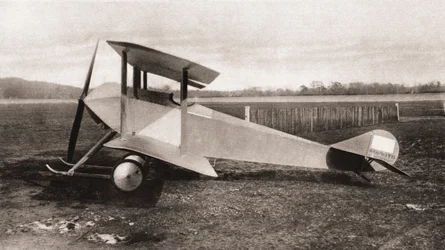 1915年のThe Illustrated War Newsによる、第一次世界大戦中に使用されたSopwithタブロイドシングルシートスカウトトラクター複葉機