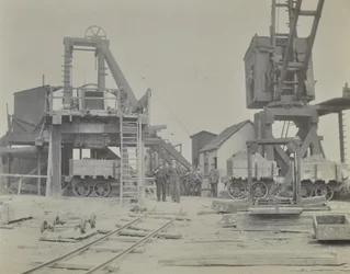 ブラックウォールトンネル：トンネル建設中のシャフトと作業員、1893