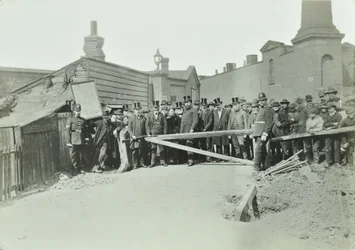 ロットから解放されたイーストフェリーロード、1885