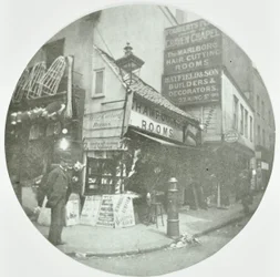 Fouberts Place、Westminster LB：Kingly Street作、1890年