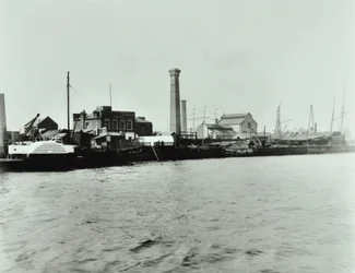 犬の島のポンプ場：外観、1895