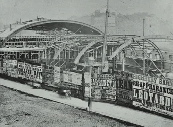 キングスクロス駅：1862年に建設工事が進行中