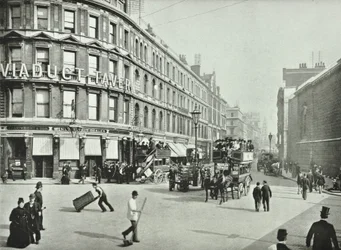 ロンドンのオールドベイリーから東を望むニューゲートストリート、1890年