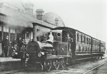 サウスドック駅：駅の4輪式連結機関車、1880年