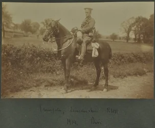1914年のディスのトレーニングキャンプでのレスターシャー王立馬砲のトランペッター