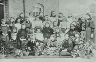 不明な女の子の階級、1896