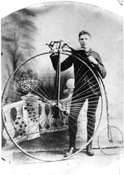 ペニー・ファーシングの若い男、1870年代頃（bw写真）