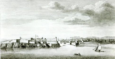 1818年にイギリス海軍の将校が描いた絵からピエールチャールズカノが彫刻した、海からのモロ城とハバナの街の展望