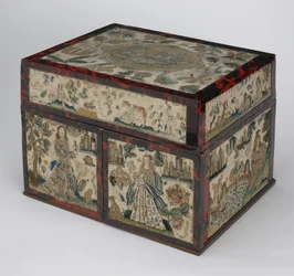 刺繍された棺、1660年頃（絹、キャンバス、木、べっ甲、銀製の台紙）