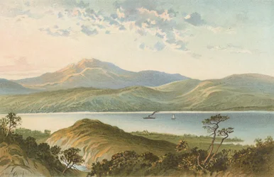 ネス湖、ホワイエの滝の上から