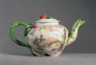 ロングトンホールティーポット、1755年頃（磁器）
