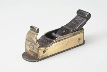 マイタープレーン、1739年（ガンメタル、スチール、ローズウッド）