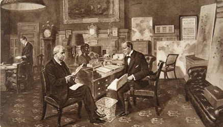 1914年12月19日、The Illustrated London News（写真グラビア）から、キルバーストーンの艦長フィッシャーの提督と相談して、海軍大臣の彼の部屋にいるウィンストンチャーチル氏