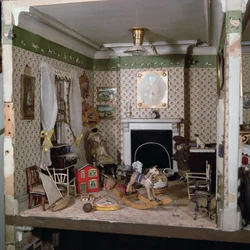 ミスマイルズハウスのおもちゃのある保育園、1890年（ミクストメディア）