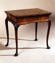 サイドテーブル、c.1710（ウォールナット）