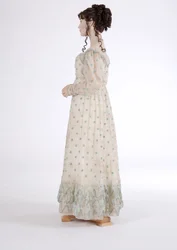 デイドレスの側面図、c.1815（青い羊毛で刺繍された綿のモスリン）
