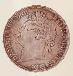 銀製イングリッシュ・クラウン ジョージ4世の時代（1820-1830）。直径3.7cm ナポリ、考古学博物館