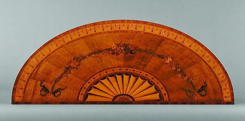 1775年頃のデミ・ルーン・テーブルの上面（ハレウッドとサテンウッドの象眼細工）（222396も参照）