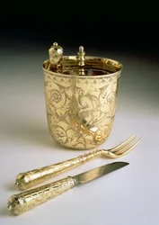 ナイフ、フォーク、スプーン、ビーカーの旅行セット、1690年頃（シルバー）