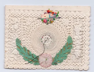 封筒を持った鳩が描かれたヴィクトリア朝の蜂の巣グリーティングカード 1880年頃（ペーパーレース