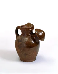 じょうろ、1600年頃（釉薬付き陶器）