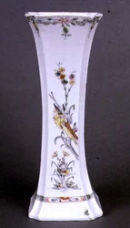 柿右衛門様式で描かれたウスターの花瓶（1750年頃）（陶製